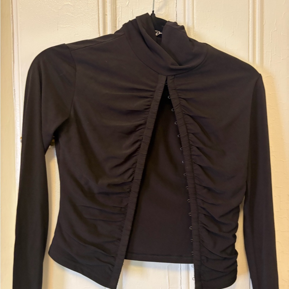 Black Ruched Hook-and-Eye Long Sleeve Top - Women